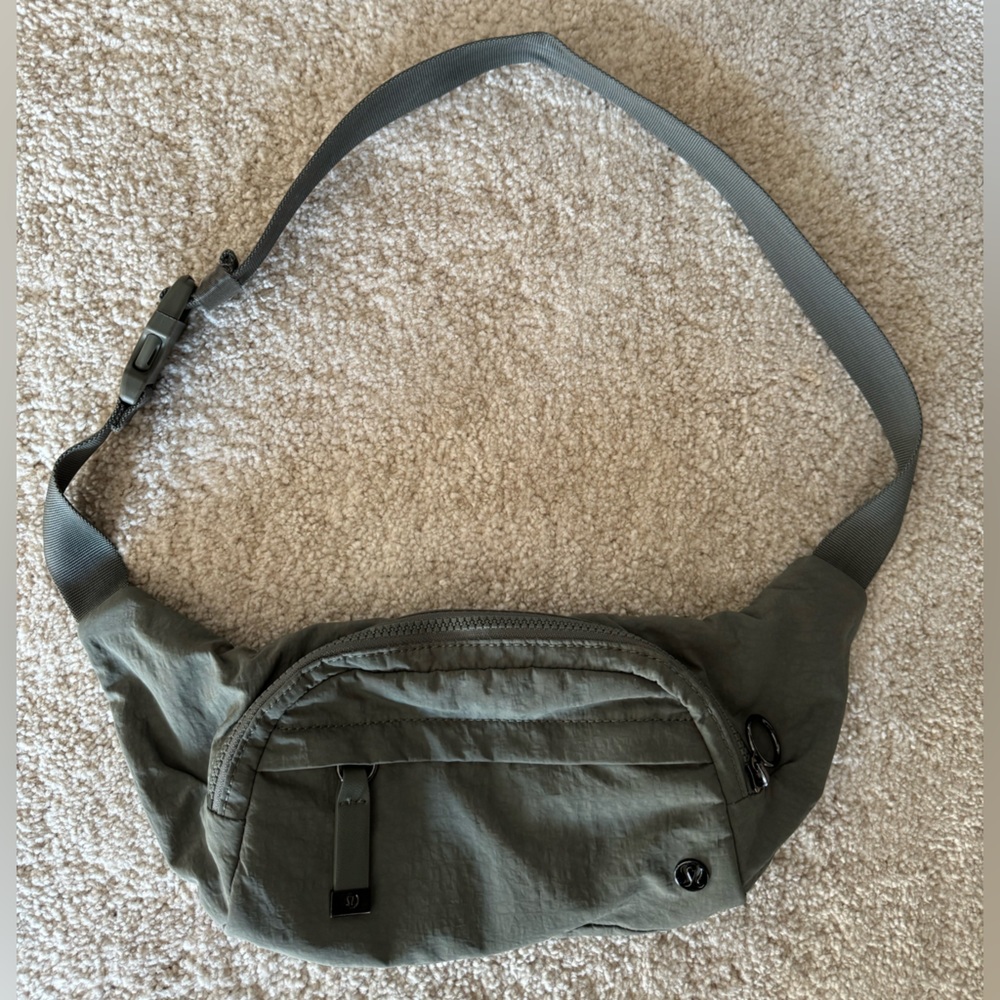 Lululemon Bag / Sage Gray